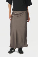 bovary-satijnen-midi-rok-warm-grey-donkergrijs-neo-noir-modelfoto-vooraanzicht-2