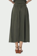 yara-poplin-rok-midi-neo-noir-army-khakigroen-modelfoto-achteraanzicht-1