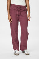 sonar-linnen-broek-dark-rose-neo-noir-modelfoto-detail-1