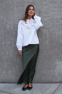 vicky-satijnen-rok-deep-green-donkergroen-neo-noir-lookfoto-vooraanzicht-1