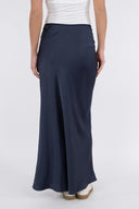 vicky-satijnen-rok-midnight-blue-donkerblauw-modelfoto-achteraanzicht-1