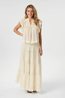 jayla-voile-top-light-yellow-v-hals-mouwloos-modelfoto-vooraanzicht-3