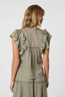 jayla-voile-top-smoke-green-v-hals-mouwloos-modelfoto-achteraanzicht-1