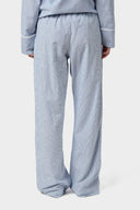 sonar-gestreepte-broek-blauw-neo-noir-modelfoto-achteraanzicht-1