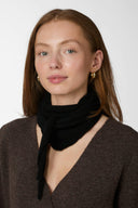 misty-gebreide-sjaal-neo-noir-black-model-3
