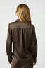naja-satijnen-blouse-dark-brown-neo-noir-model-achteraanzicht-1
