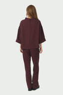arlo-crepe-jumpsuit-bordeaux-neo-noir-model-achteraanzicht-1