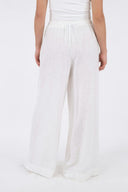 lissabon-linnen-broek-wit-wide-leg-neo-noir-model-achteraanzicht-1
