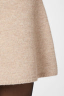 gebreide-gisa-mini-rok-neo-noir-sand-melange-beige-modelfoto-detail-1
