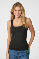 sophia-jersey-tanktop-black-neo-noir-modelfoto-vooraanzicht-3
