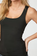 sophia-jersey-tanktop-black-neo-noir-modelfoto-close-up-1
