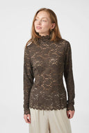 liza-laceflower-blouse-chocolate-brown-stretch-kant-col-lange-mouwen-neo-noir-model-vooraanzicht-1