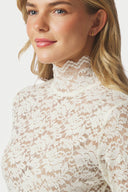 liza-kanten-blouse-cream-neo-noir-modelfoto-detail-1