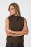 odelia-gebreide-mouwloze-trui-brown-melange-neo-noir-model-vooraanzicht-1