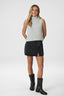 odelia-gebreide-mouwloze-trui-light-grey-neo-noir-model-vooraanzicht-2