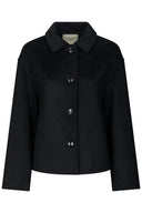 hamra-wollen-korte-mantel-jas-navy-donkerblauw-neo-noir-productfoto-vooraanzicht-1