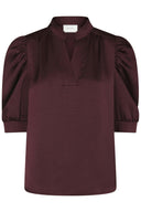 roella-satijnen-blouse-v-hals-burgundy-bordeaux-neo-noir-productfoto-vooraanzicht-1