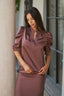 roella-blouse-dark-rose-v-hals-neo-noir-model-vooraanzicht-3