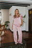 roella-blouse-evening-rose-v-hals-neo-noir-modelfoto-vooraanzicht-5