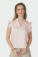 stella-satijnen-blouse-light-pink-neo-noir-modelfoto-vooraanzicht-1