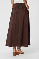 yara-maxi-poplin-rok-dark-brown-neo-noir-modelfoto-achteraanzicht-1