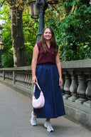 yara-maxi-poplin-rok-navy-neo-noir-modelfoto-vooraanzicht-5