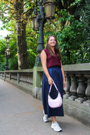 yara-maxi-poplin-rok-navy-neo-noir-modelfoto-vooraanzicht-7