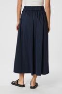 yara-maxi-poplin-rok-navy-neo-noir-modelfoto-achteraanzicht-1