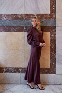 rosslyn-v-hals-satijnen-blouse-burgundy-bordeaux-neo-noir-lookfoto-vooraanzicht-1