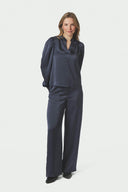 Rosslyn V-Hals Satijnen Blouse | Neo Noir