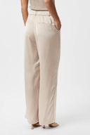 emmett-satijnen-broek-champagne-wide-leg-neo-noir-model-achteraanzicht-1