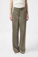 emmett-satijnen-broek-old-army-wide-leg-neo-noir-model-vooraanzicht-2