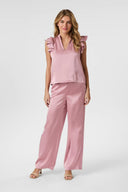emmett-satijnen-broek-evening-rose-wide-leg-neo-noir-model-vooraanzicht-1