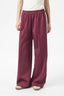puggy-bordeaux-track-broek-wide-leg-neo-noir-model-vooraanzicht2