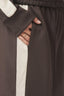 puggy-dark-brown-track-broek-wide-leg-neo-noir-model-close-up1
