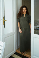 roella-poplin-blouse-army-neo-noir-lookfoto-vooraanzicht-1