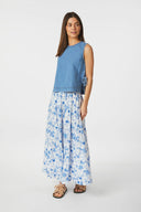 svetlana-denim-jeans-top-lichtblauw-neo-noir-modelfoto-zijaanzicht-1