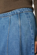 raya- denim-rok-vintage-blue-neo-noir-model-close-up-1