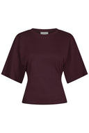 asha-boxy-gecentreerde-t-shirt-bordeaux-neo-noir-productfoto-vooraanzicht-1