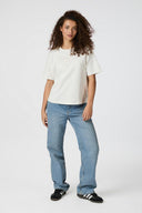 malin-solid-t-shirt-white-neo-noir-modelfoto-vooraanzicht-1