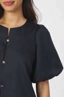 aisa-dull-satijnen-blouse-navy-neo-noir-model-close-up-1