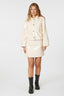neo-noir-lakleren-mini-rok-hemie-cream-3