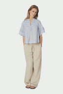 siama-voile-blouse-light-blue-neo-noir-model-vooraanzicht-4
