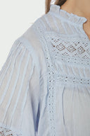 siama-voile-blouse-light-blue-neo-noir-model-close-up-1
