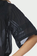 siama-voile-blouse-navy-neo-noir-model-close-up-1
