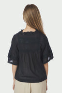 siama-voile-blouse-navy-neo-noir-model-achteraanzicht-2