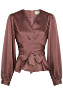 rista-satijnen-blouse-dark-rose-neo-noir-productfoto-vooraanzicht-1