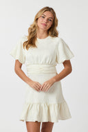 sulli-jacquard-jurk-creme-modelfoto-vooraanzicht-1