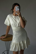 sulli-jacquard-jurk-creme-lookfoto-vooraanzicht-1