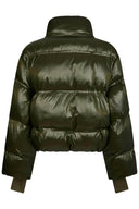 rhea-gewatteerde-jas-olive-neo-noir-productfoto-achteraanzicht-1